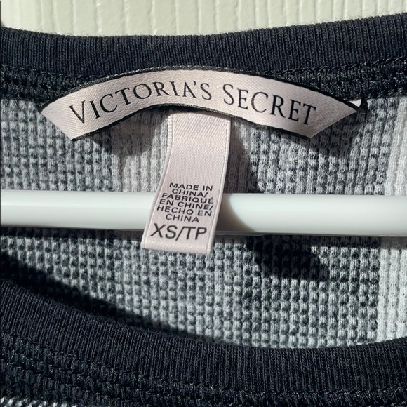 Victoria Secret Long Sleeve 🖤 - Picture 2 of 4